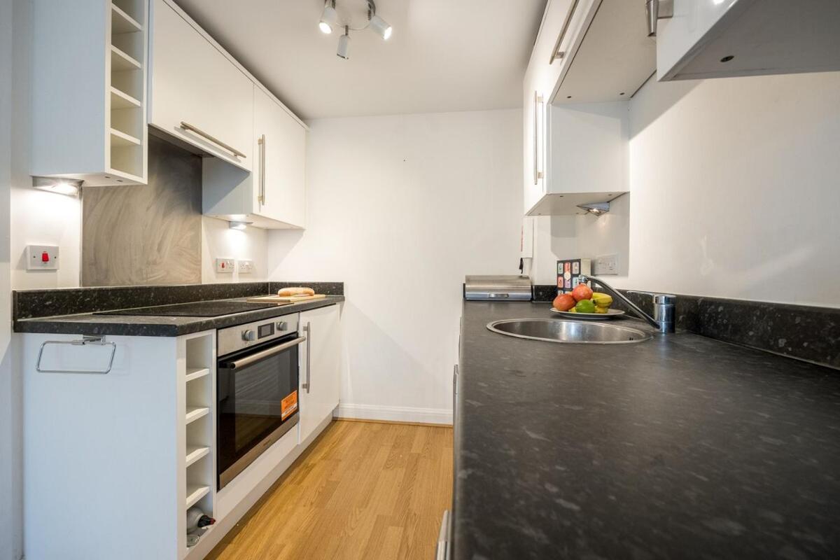 Modern Flat, Oxford City Centre ภายนอก รูปภาพ